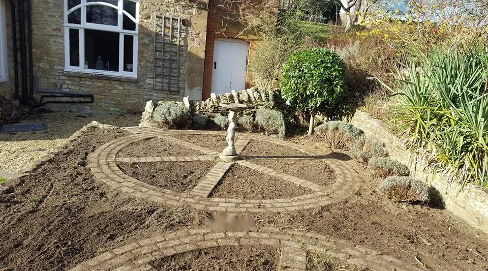 Shaped beds, curved garden edging.
